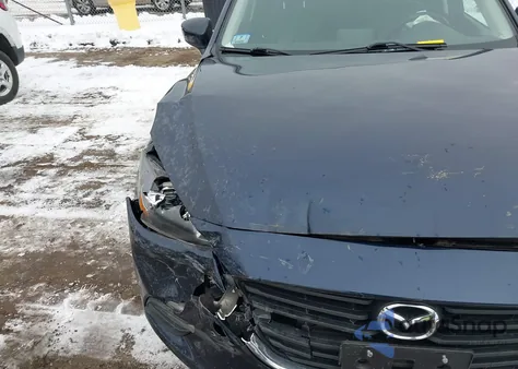 2018 Mazda Mazda3 Touring из США, поврежденный, VIN 3MZBN1L38JM273771